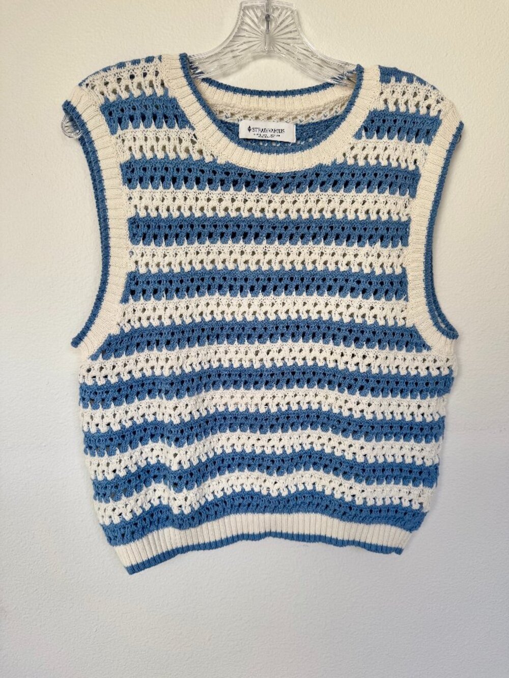 Stradivarius Blue and White Woven Shell Top Size L